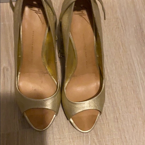 Giuseppe Zanotti Design - Picture 1 of 4